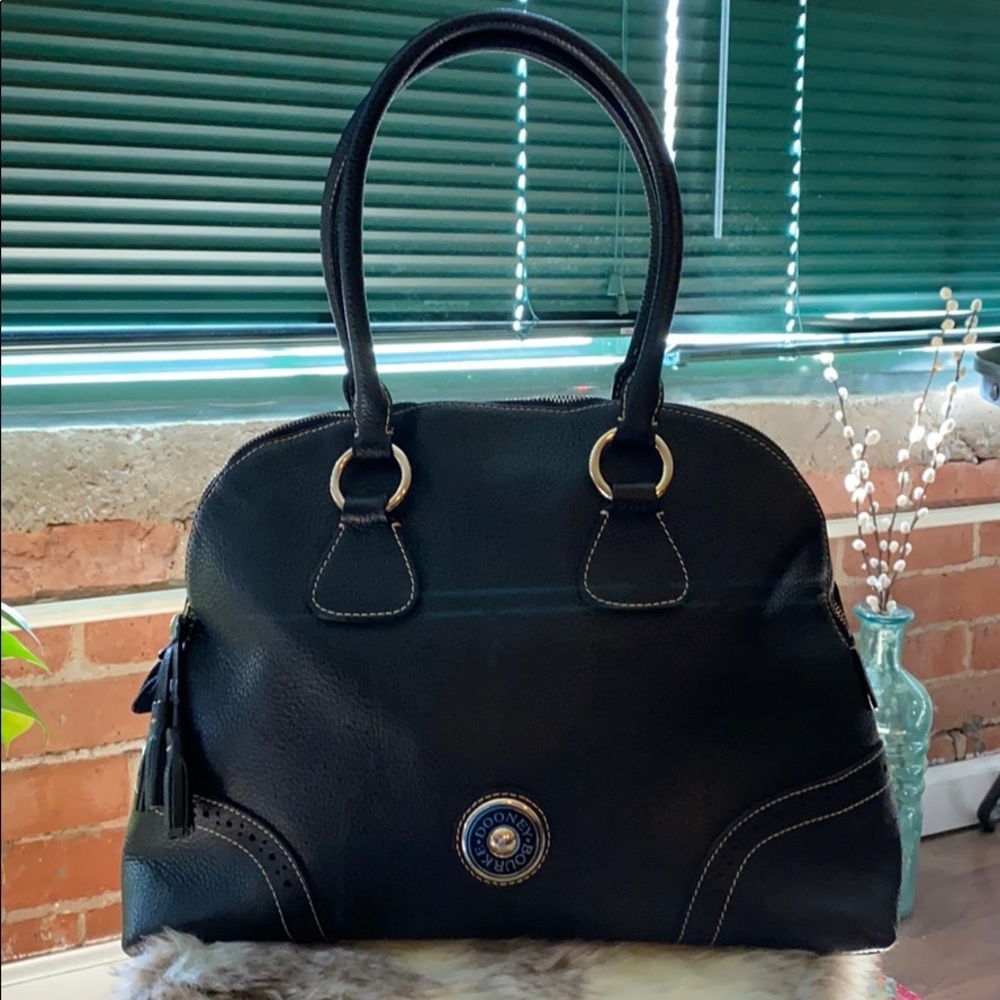 Dooney & Bourke Blk leather handbag